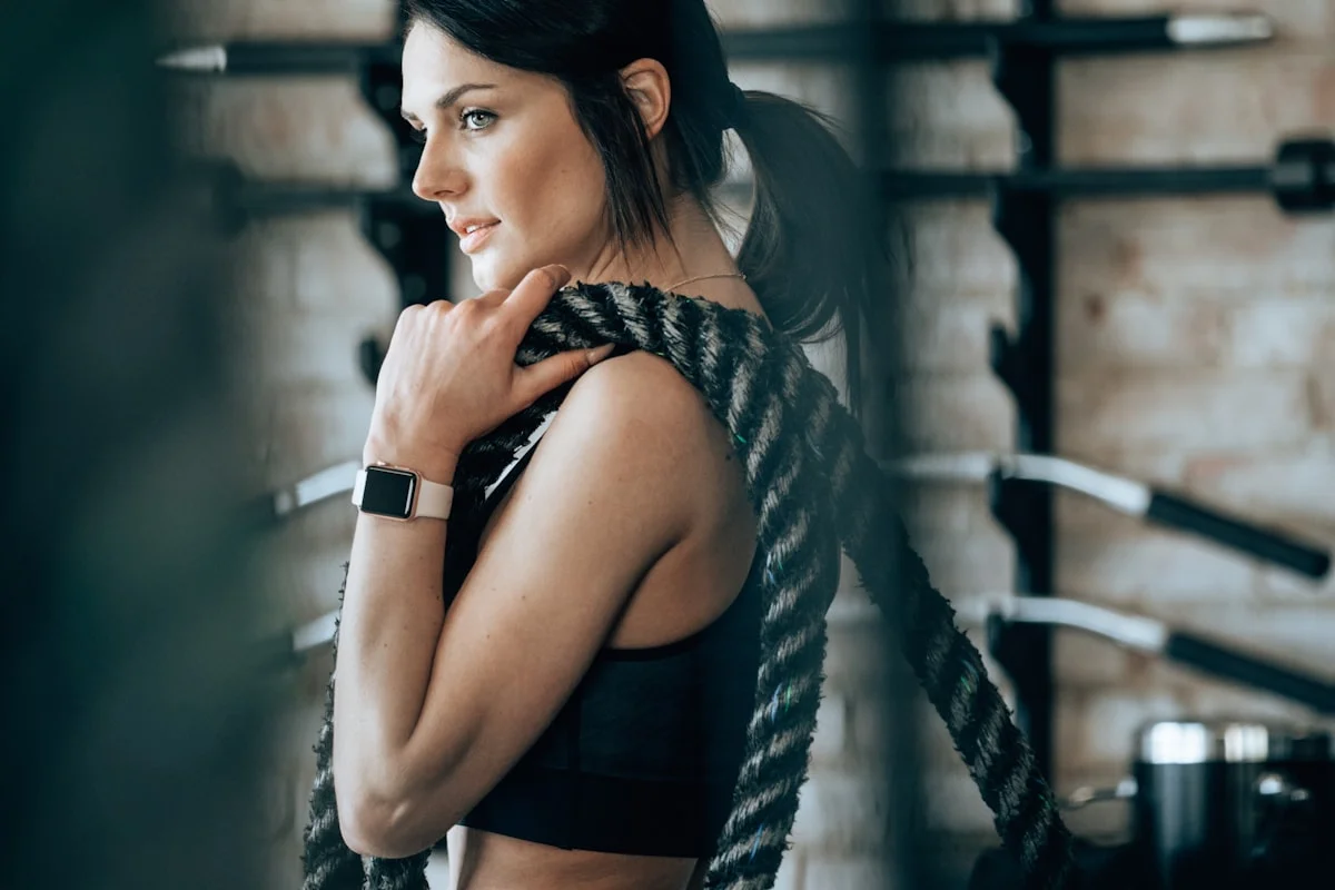 Athlete training in Shopunicore activewear